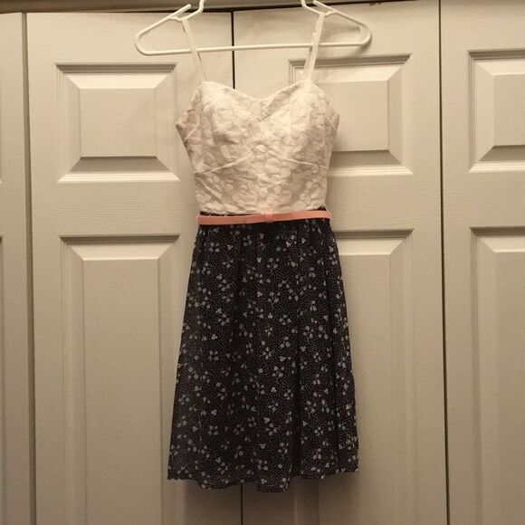 🔹Minnie Mouse Floral Dress w/Belt Junior’s XS - Picture 1 of 7